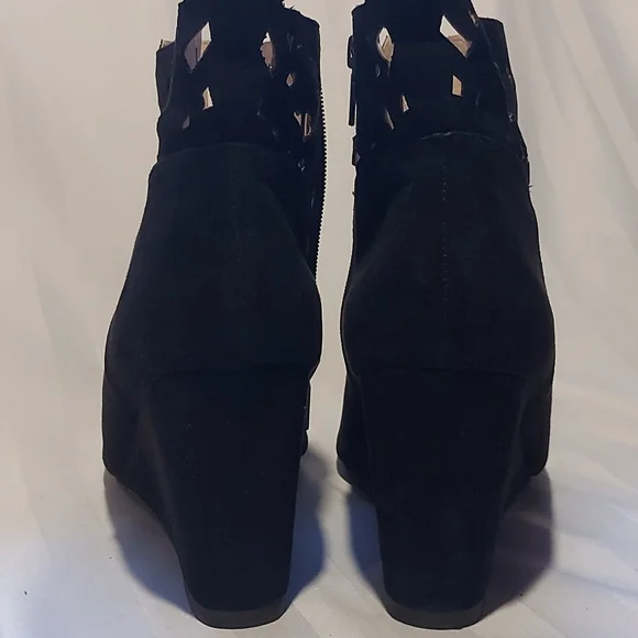 071. TORRID SUEDE WEDGE BOOTIES! - Picture 3 of 6